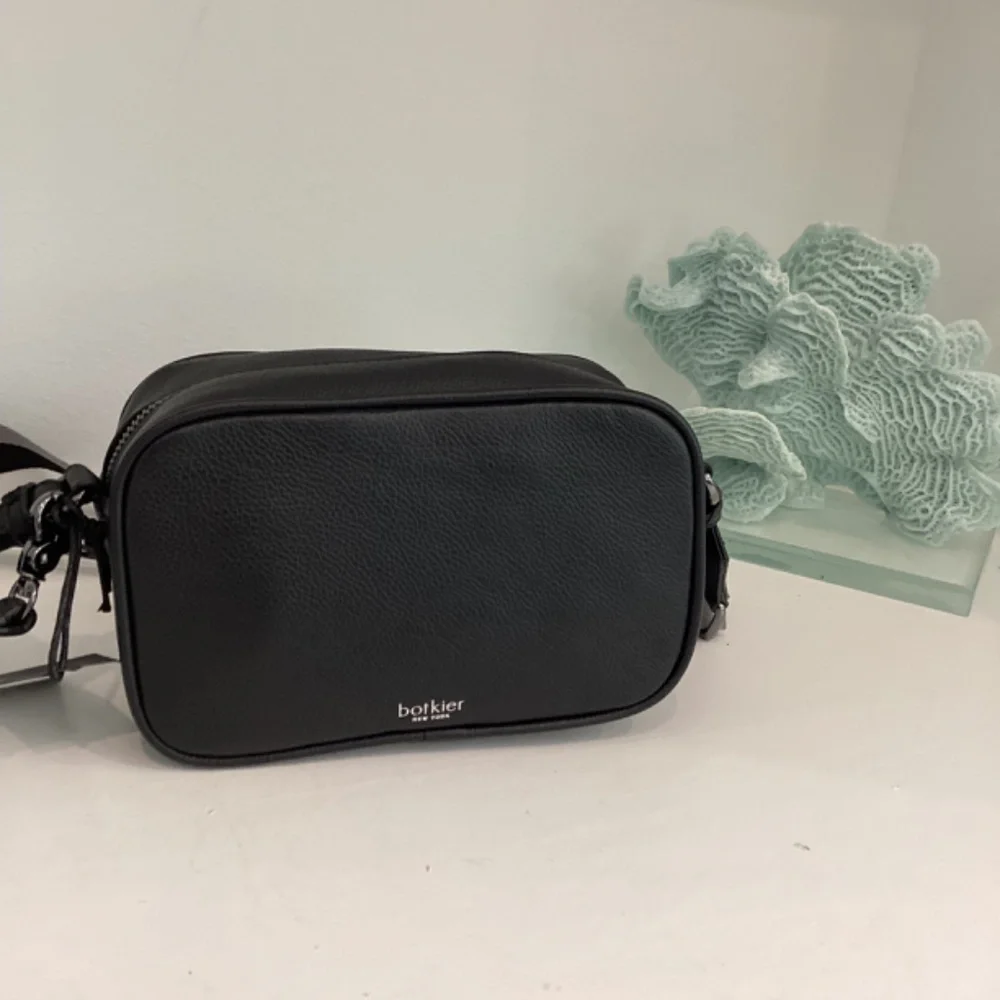 REDUCED $245 Botkier Cobble Hill Camera Crossbody Bag Black Crossgrain Leather
